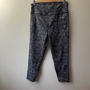 Lou & Grey Capri Leggings